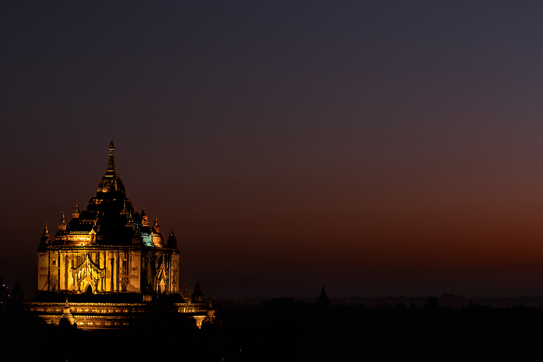 Sunrise at Bagan (Myanmar) from Myengon Pagoda