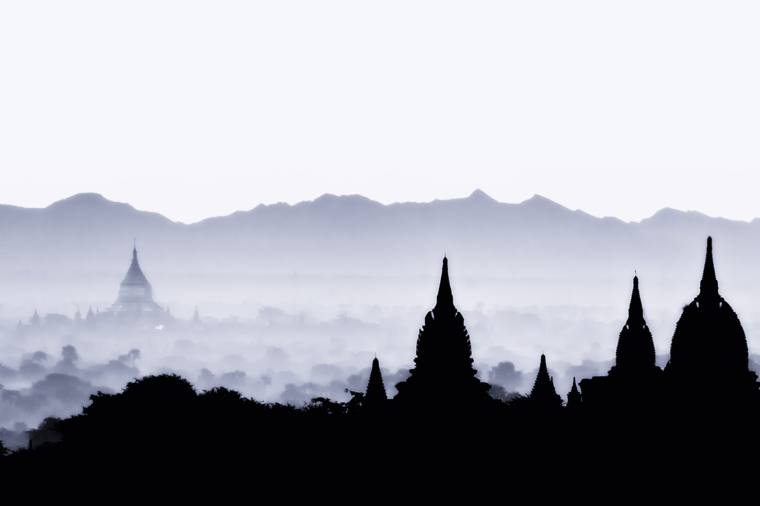 Sunrise at Bagan (Myanmar) from Myengon Pagoda