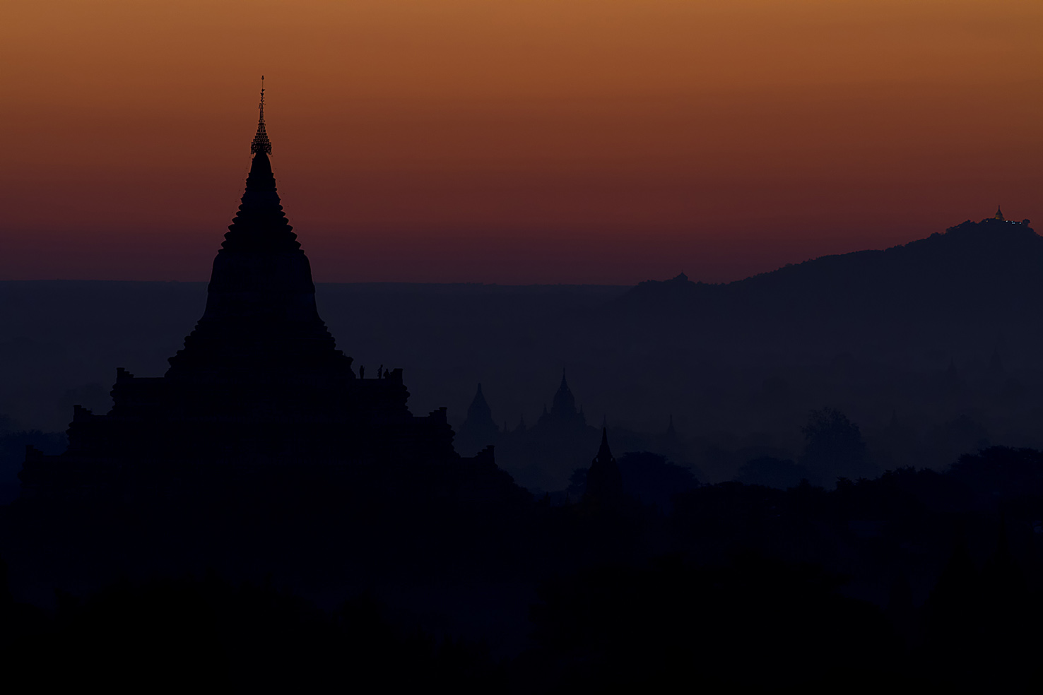 Sunrise at Bagan (Myanmar) from Myengon Pagoda