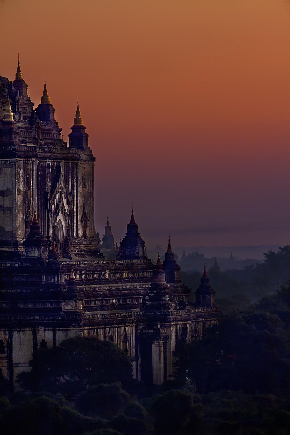 Sunrise at Bagan (Myanmar) from Myengon Pagoda