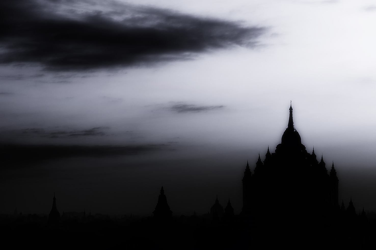 Sunrise at Bagan (Myanmar) from Myengon Pagoda