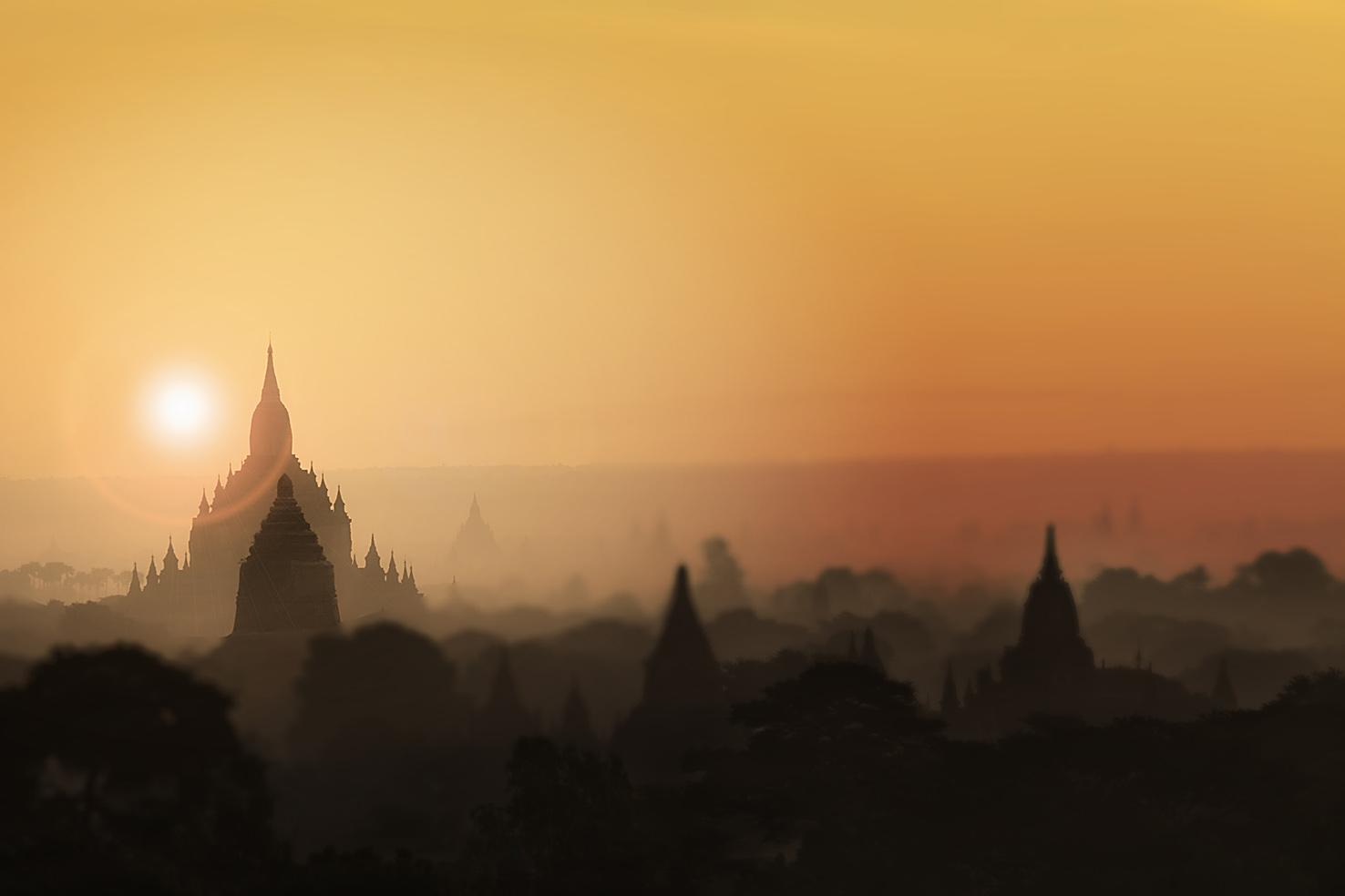 Sunrise at Bagan (Myanmar) from Myengon Pagoda